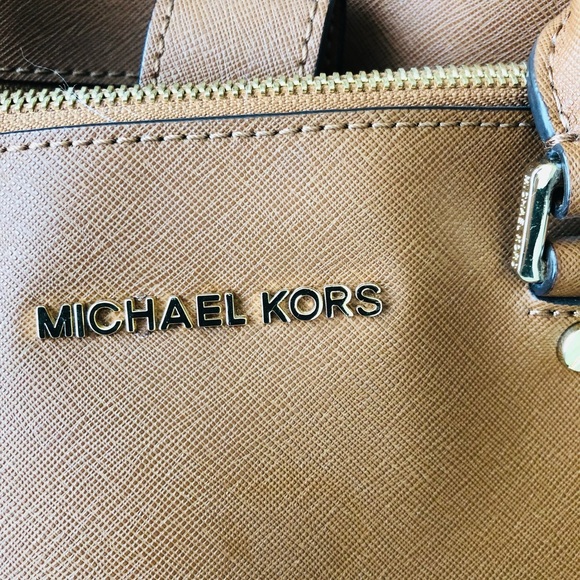 Gorgeous camel color Michael kors purse - Picture 7 of 10